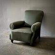 UPHOLSTERED CLUB CHAIR